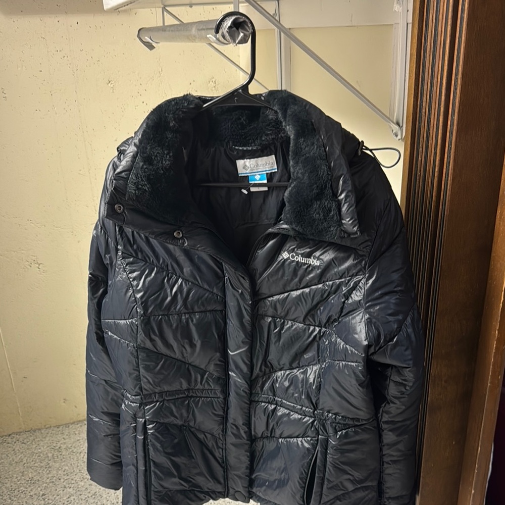 Columbia Black Puffer Jacket with Fur Collar